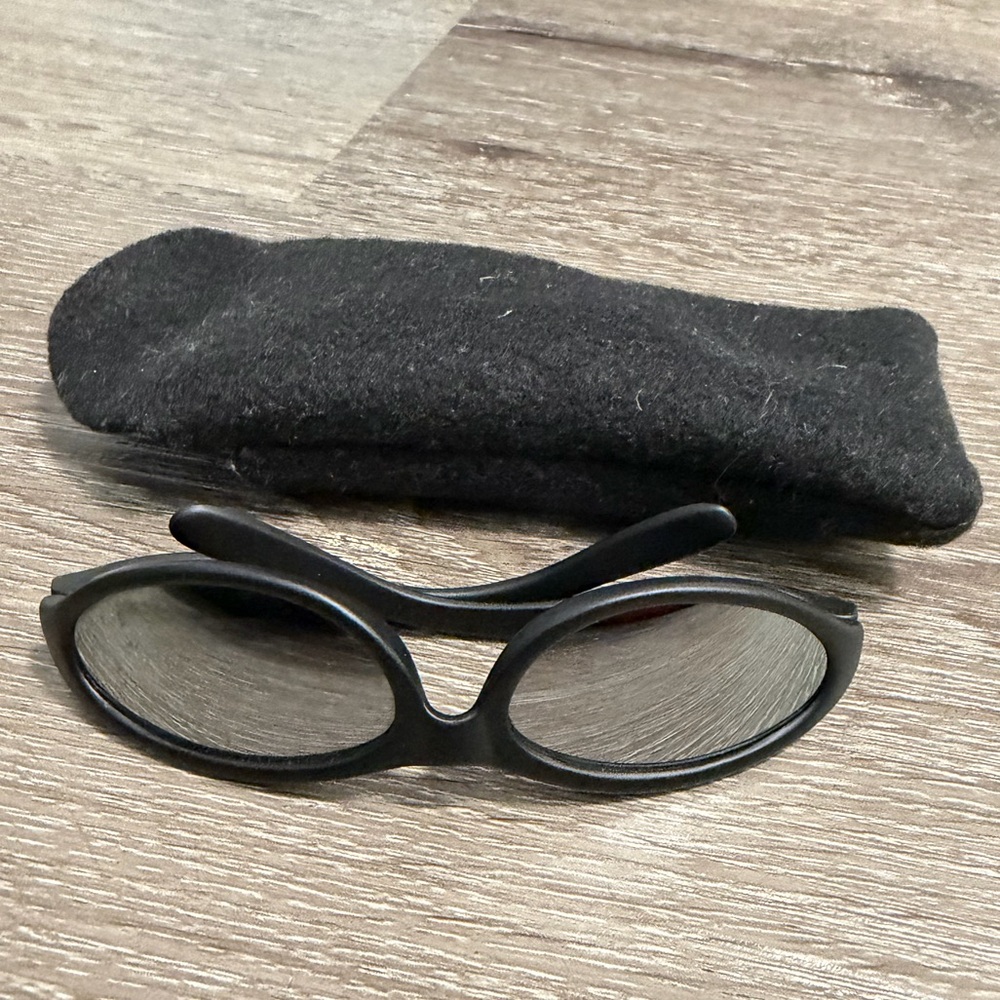 Build a bear sporty sunglasses & case!